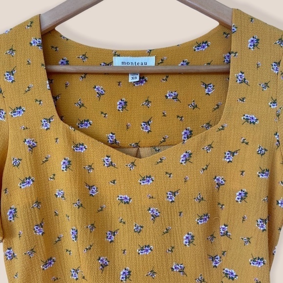 Monteau Floral Peplum Top - Picture 3 of 8